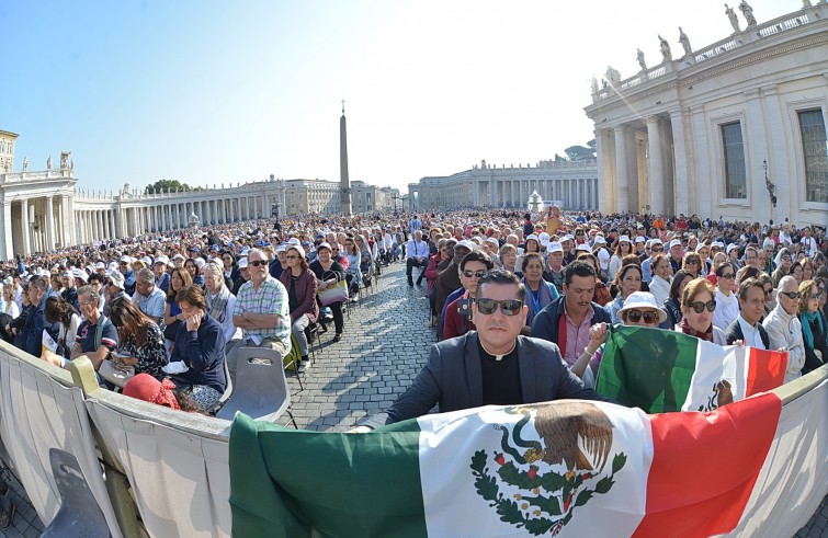 Piazza San Pietro, 28 settembre 2016: Udienza generale Papa Francesco - fedeli in piazza