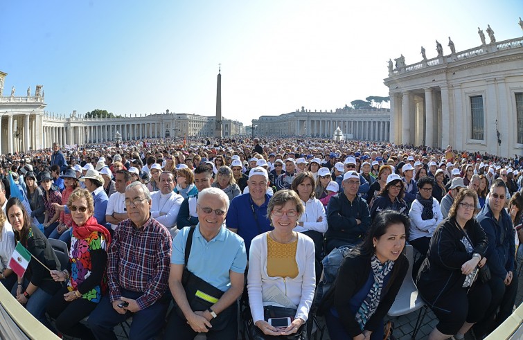 Piazza San Pietro, 28 settembre 2016: Udienza generale Papa Francesco - fedeli in piazza