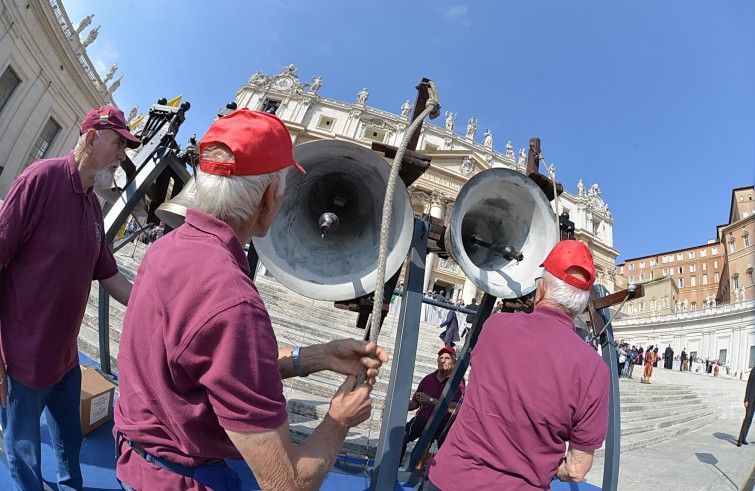 Piazza San Pietro, 28 settembre 2016: Udienza generale Papa Francesco - campanari Emilia Romagna