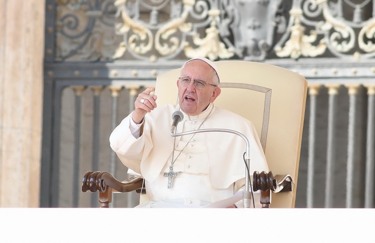 Piazza San Pietro, 28 settembre 2016: Udienza generale Papa Francesco - Papa Francesco indica