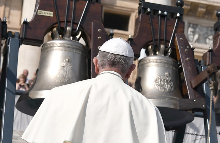 Piazza San Pietro, 28 settembre 2016: Udienza generale Papa Francesco - Papa Francesco e le campane del Giubileo