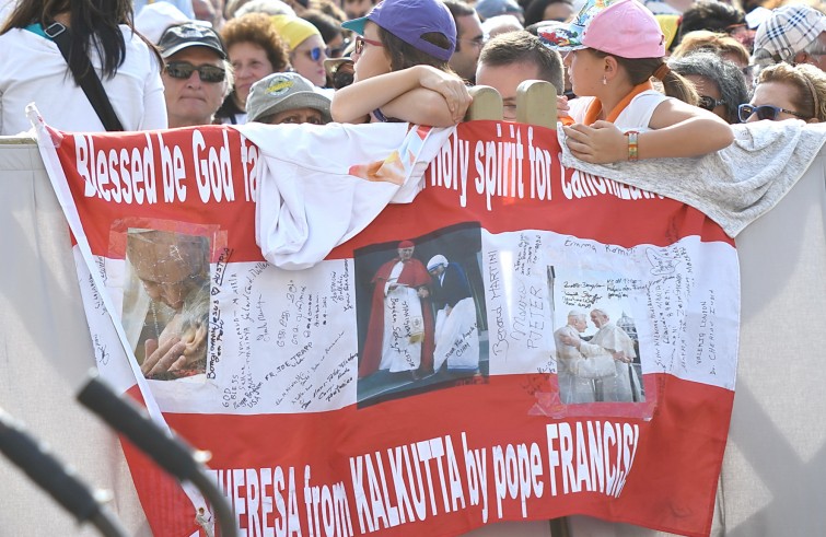 Piazza San Pietro, 7 settembre 2016: Udienza generale Papa Francesco - striscione in Piazza San Pietro