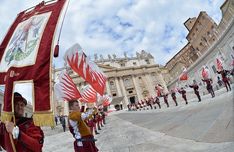 Piazza San Pietro, 7 settembre 2016: Udienza generale Papa Francesco - sbandieratori