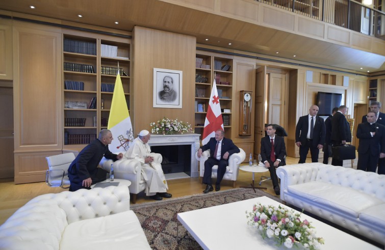 Papa Francesco incontra il presidente della Georgia e le autorità del Paese (Tbilisi, 30 settembre 2016)