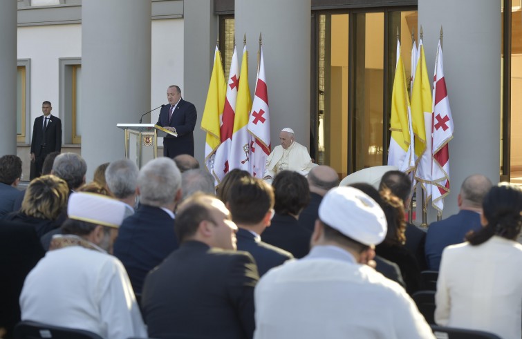 Papa Francesco incontra il presidente della Georgia e le autorità del Paese (Tbilisi, 30 settembre 2016)