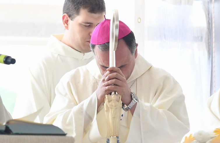 Amatrice, 24 settembre 2016: il borgo ad un mese dal terremoto - Messa celebrata da mons Domenico Pompili