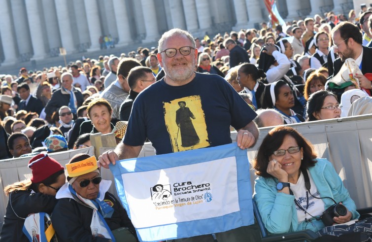 Vaticano, 16 ottobre 2016: Papa Francesco celebra la Messa con il rito di canonizzazione di 7 Beati - fedeli dall'Argentina