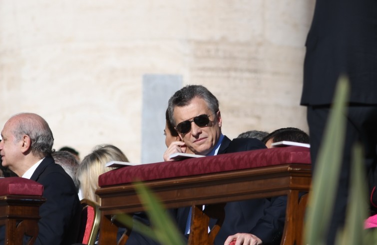 Vaticano, 16 ottobre 2016: Papa Francesco celebra la Messa con il rito di canonizzazione di 7 Beati - presidente Argentina Mauricio Macri