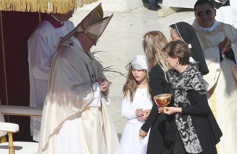 Vaticano, 16 ottobre 2016: Papa Francesco celebra la Messa con il rito di canonizzazione di 7 Beati