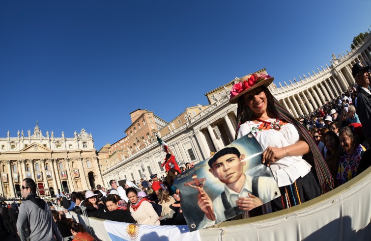 Vaticano, 16 ottobre 2016: Papa Francesco celebra la Messa con il rito di canonizzazione di 7 Beati - fedeli