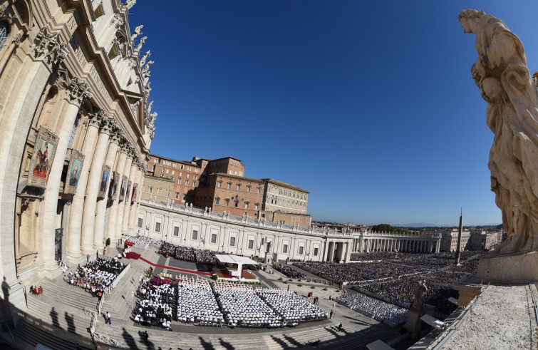 Vaticano, 16 ottobre 2016: Papa Francesco celebra la Messa con il rito di canonizzazione di 7 Beati - piazza San Pietro