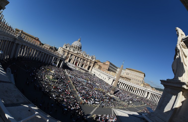 Vaticano, 16 ottobre 2016: Papa Francesco celebra la Messa con il rito di canonizzazione di 7 Beati - piazza San Pietro