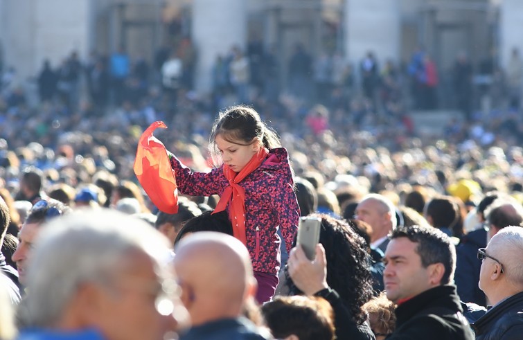 Piazza San Pietro, 22 ottobre 2016: Udienza giubilare Papa Francesco - bambina