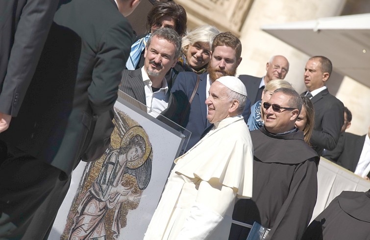 Piazza San Pietro, 12 ottobre 2016: Udienza generale Papa Francesco - Papa Francesco con mosaico