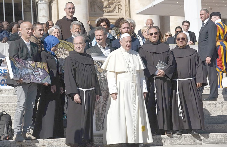 Piazza San Pietro, 12 ottobre 2016: Udienza generale Papa Francesco - Papa Francesco con frati