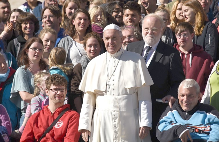 Piazza San Pietro, 12 ottobre 2016: Udienza generale Papa Francesco - Papa Francesco con disabili