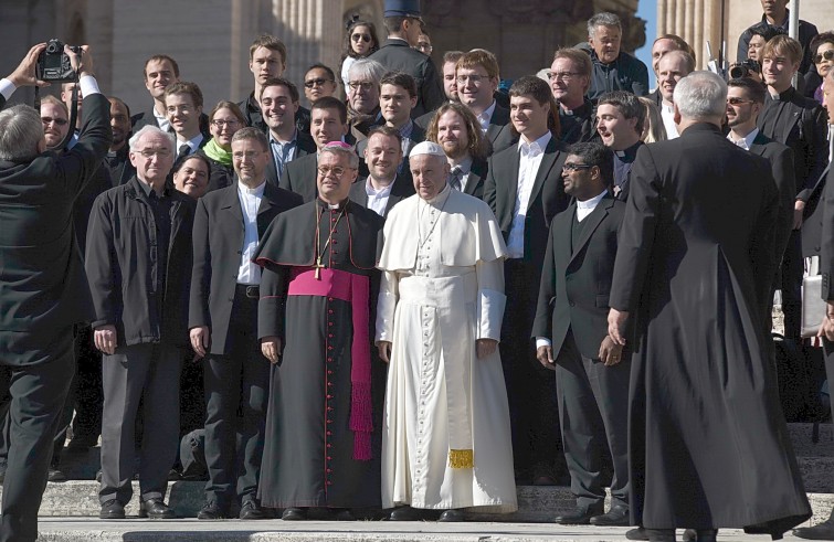 Piazza San Pietro, 12 ottobre 2016: Udienza generale Papa Francesco - Papa Francesco con seminaristi