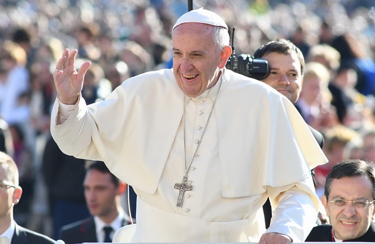 Piazza San Pietro, 19 ottobre 2016: Udienza generale Papa Francesco - Papa Francesco saluta