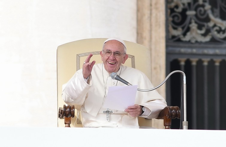 Piazza San Pietro, 19 ottobre 2016: Udienza generale Papa Francesco - Papa Francesco saluta