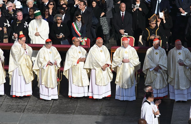 Vaticano, 20 novembre 2016: Papa Francesco celebra messa chiusura Porta Santa - cardinali