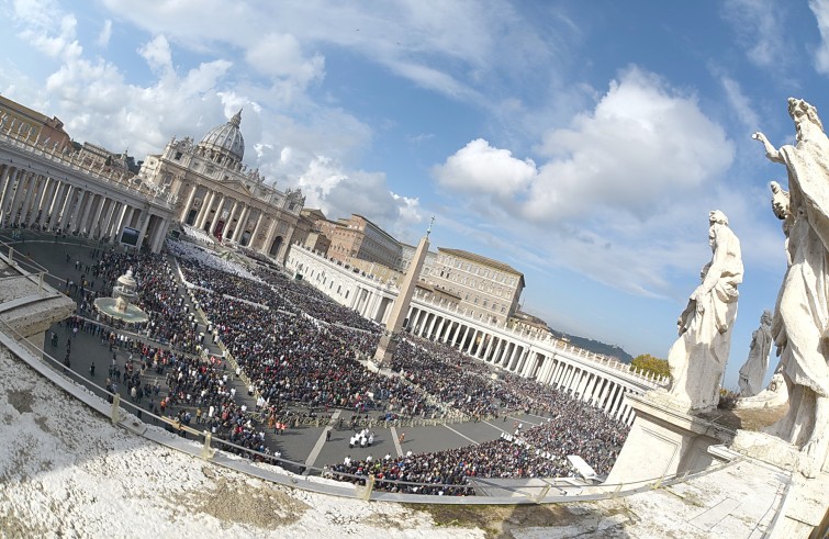 Vaticano, 20 novembre 2016: Papa Francesco celebra messa chiusura Porta Santa - panorama