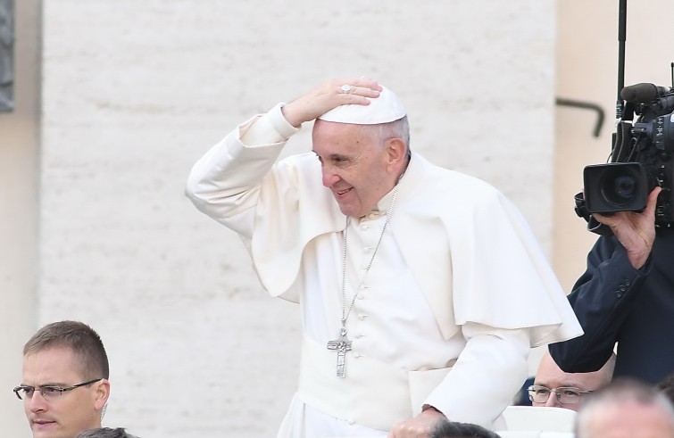 Piazza San Pietro, 12 novembre 2016: Udienza giubilare Papa Francesco - Papa Francesco si mantiene zucchetto