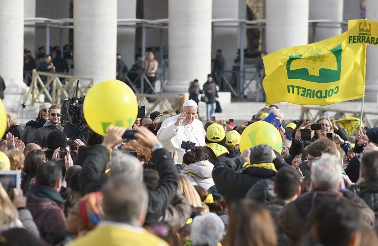 Piazza San Pietro, 12 novembre 2016: Udienza giubilare Papa Francesco - Papa Francesco saluta da auto