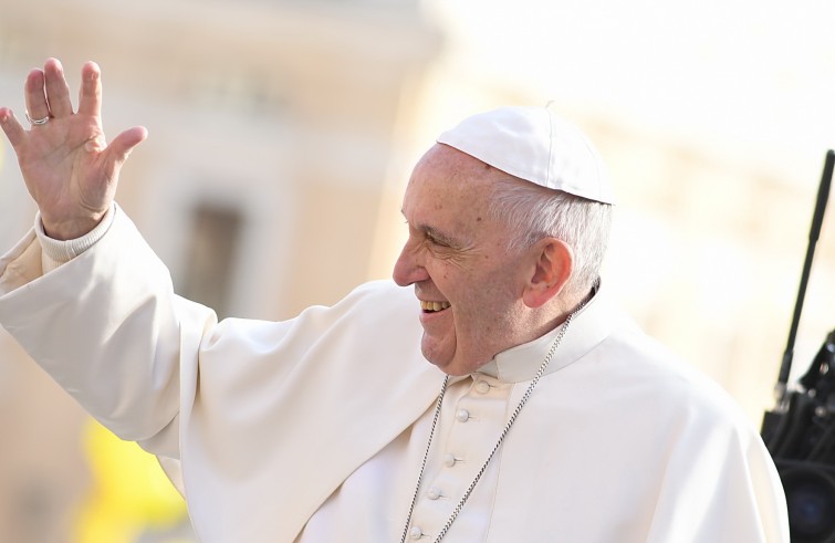 Piazza San Pietro, 12 novembre 2016: Udienza giubilare Papa Francesco - Papa Francesco saluta