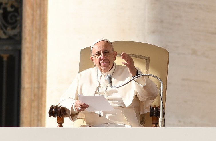 Piazza San Pietro, 12 novembre 2016: Udienza giubilare Papa Francesco - Papa Francesco saluta