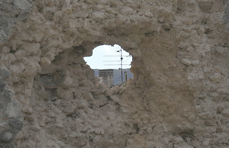 Norcia, 2 novembre 2016: terremoto - muro crollato