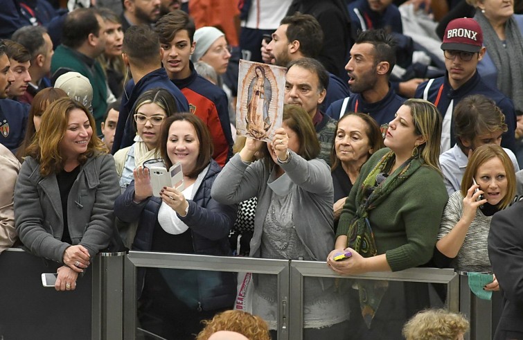 Aula Paolo VI, 23 novembre 2016: Udienza generale Papa Francesco -  fedeli con Madonna di Guadalupe