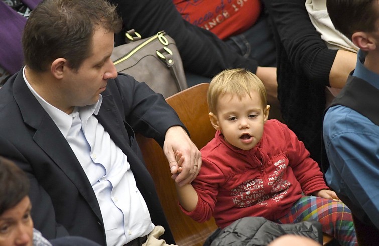 Aula Paolo VI, 23 novembre 2016: Udienza generale Papa Francesco -  bambino con papà