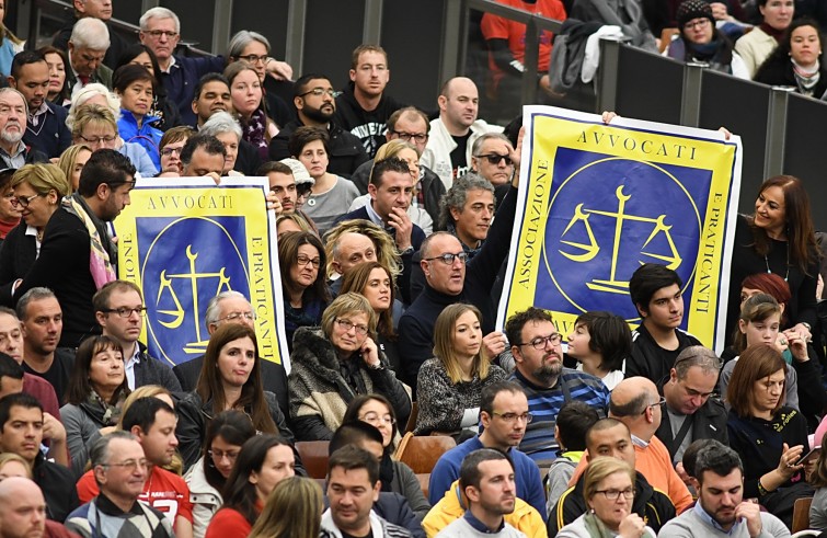 Aula Paolo VI, 30 novembre 2016: Udienza generale Papa Francesco - gruppo Associazione avvocati