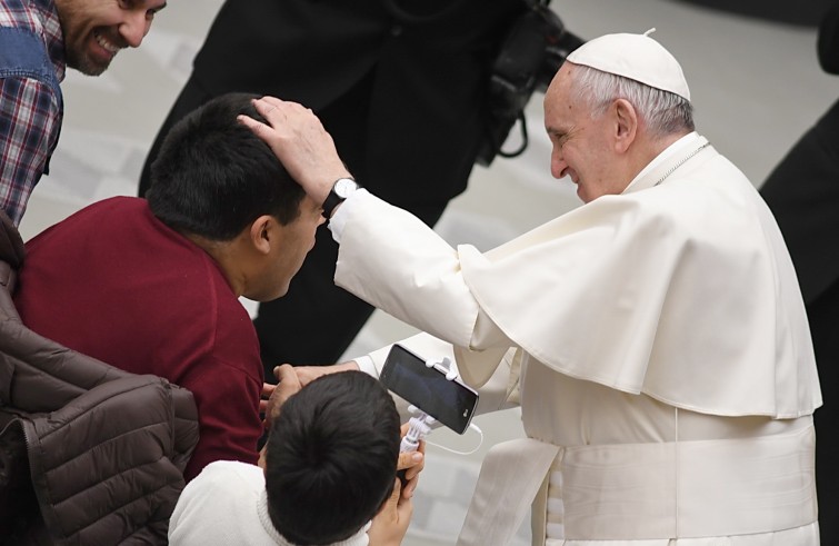 Aula Paolo VI, 7 dicembre 2016: Udienza generale Papa Francesco - saluto ai malati