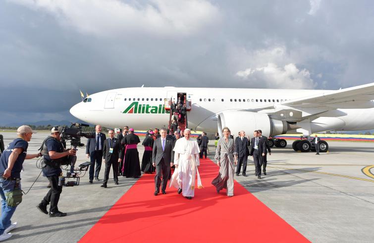 Bogotà, 6 settembre: l'arrivo di Papa Francesco in Colombia