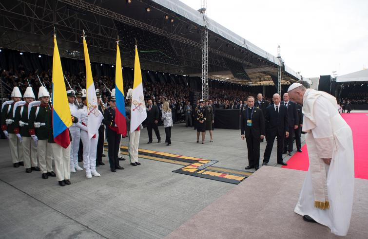 Bogotà, 6 settembre: l'arrivo di Papa Francesco in Colombia