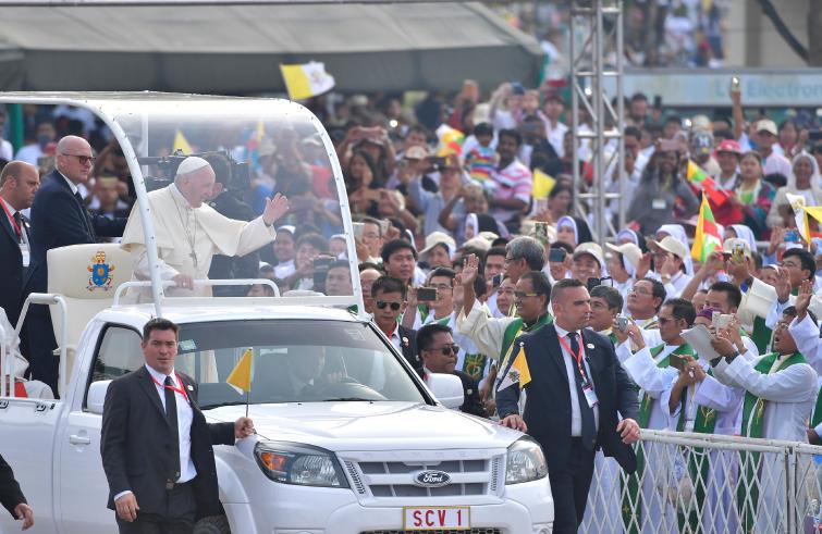 Yangon, 29 novembre : Viaggio Apostolico in Myanmar e Bangladesh (26/11 – 2/12), Papa Francesco celebra la Santa Messa nel Kyaikkasan Ground