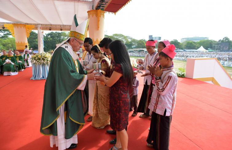 Yangon, 29 novembre : Viaggio Apostolico in Myanmar e Bangladesh (26/11 – 2/12), Papa Francesco celebra la Santa Messa nel Kyaikkasan Ground