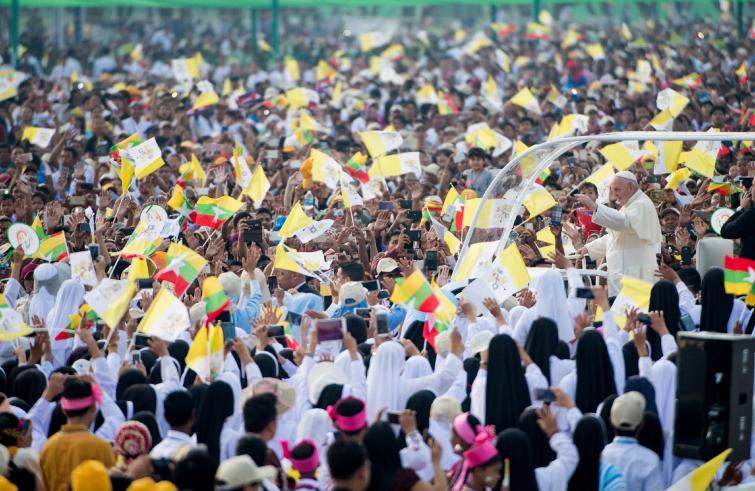 Yangon, 29 novembre : Viaggio Apostolico in Myanmar e Bangladesh (26/11 – 2/12), Papa Francesco celebra la Santa Messa nel Kyaikkasan Ground