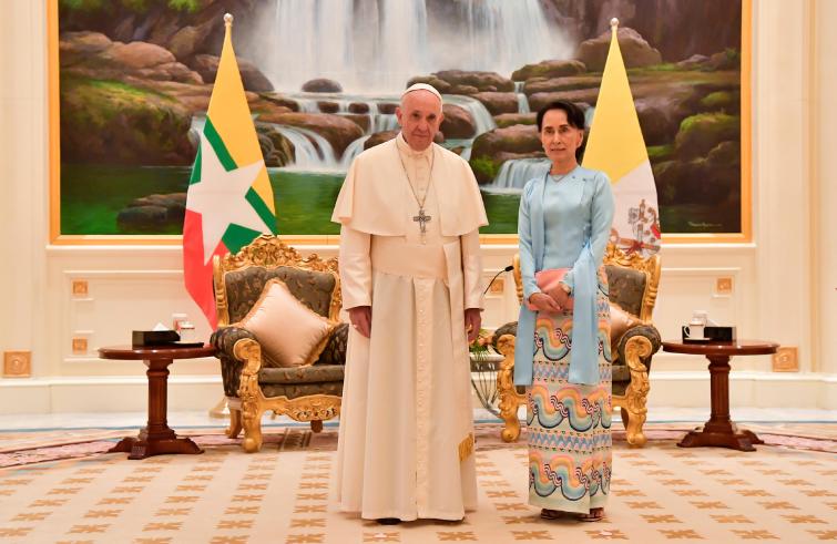 Nay Pyi Taw, 28 novembre: Viaggio Apostolico in Myanmar e Bangladesh (26/11 – 2/12), Papa Francesco incontra Aung San Suu Kyi