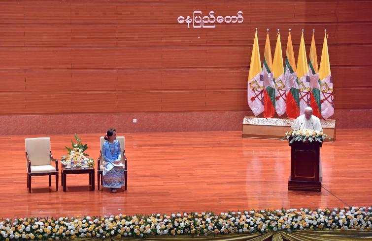 Nay Pyi Taw, 28 novembre: Viaggio Apostolico in Myanmar e Bangladesh (26/11 – 2/12), Papa Francesco incontra le Autorità e il Corpo Diplomatico