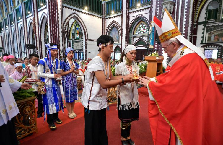 Yangon, 30 novembre : Viaggio Apostolico in Myanmar e Bangladesh (26/11 – 2/12), Papa Francesco celebra la Santa Messa con i giovani nella Cattedrale di St. Mary