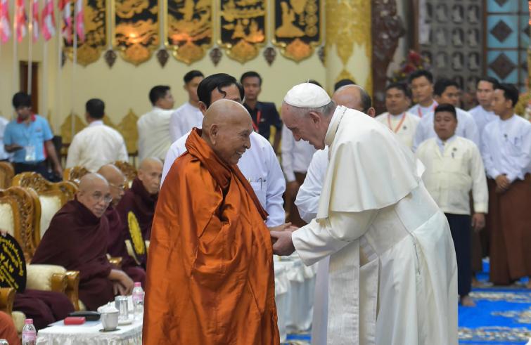 Yangon, 29 novembre : Viaggio Apostolico di Papa Francesco in Myanmar e Bangladesh (26/11 – 2/12), incontro con il Consiglio Supremo “Sangha” dei Monaci Buddisti