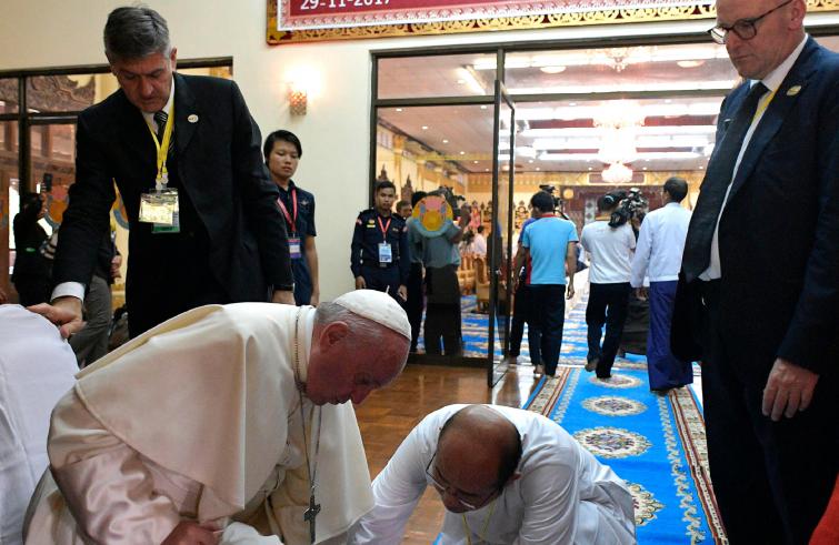 Yangon, 29 novembre : Viaggio Apostolico di Papa Francesco in Myanmar e Bangladesh (26/11 – 2/12), incontro con il Consiglio Supremo “Sangha” dei Monaci Buddisti