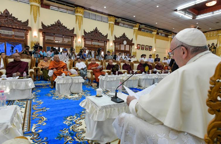 Yangon, 29 novembre : Viaggio Apostolico di Papa Francesco in Myanmar e Bangladesh (26/11 – 2/12), incontro con il Consiglio Supremo “Sangha” dei Monaci Buddisti