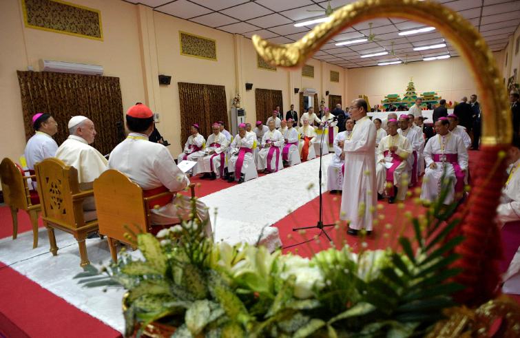 Yangon, 29 novembre : Viaggio Apostolico in Myanmar e Bangladesh (26/11 – 2/12), Papa Francesco incontra i Vescovi in arcivescovado