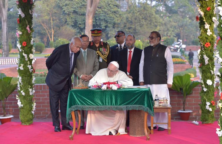 Savar, 30 novembre : Viaggio Apostolico in Myanmar e Bangladesh (26/11 – 2/12). Papa Francesco visita il 