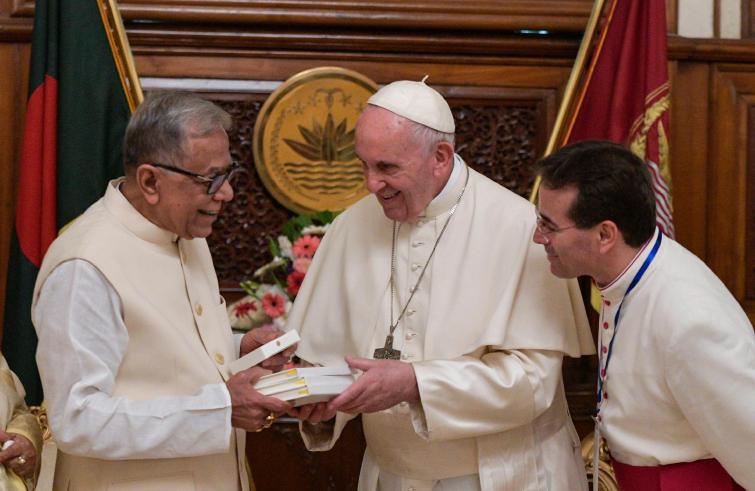 Dhaka, 30 novembre : Viaggio Apostolico di Papa Francesco in Myanmar e Bangladesh (26/11 – 2/12).Visita di cortesia al Presidente nel Palazzo Presidenziale