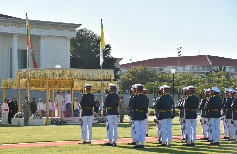 Nay Pyi Taw, 28 novembre: Viaggio Apostolico di Papa Francesco in Myanmar e Bangladesh (26/11 – 2/12), cerimonia di benvenuto in Myanmar