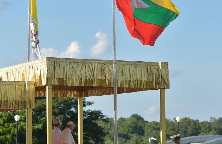 Nay Pyi Taw, 28 novembre: Viaggio Apostolico di Papa Francesco in Myanmar e Bangladesh (26/11 – 2/12), cerimonia di benvenuto in Myanmar